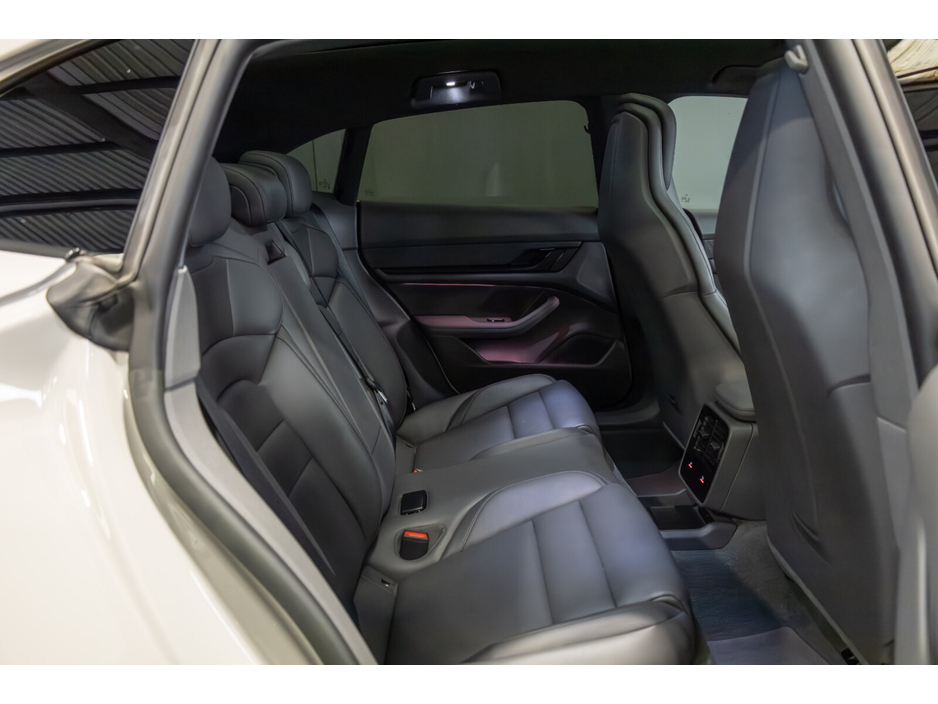 2023 Porsche Taycan Taycan Sport Turismo €71,950