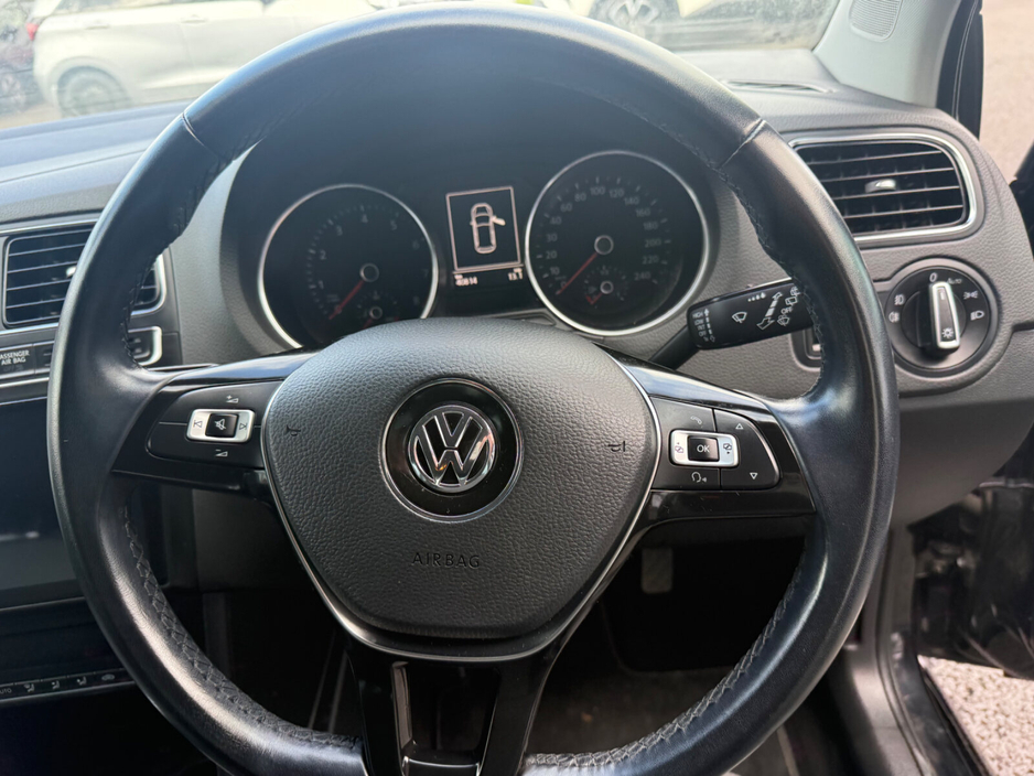 2016 Volkswagen Polo - image 12