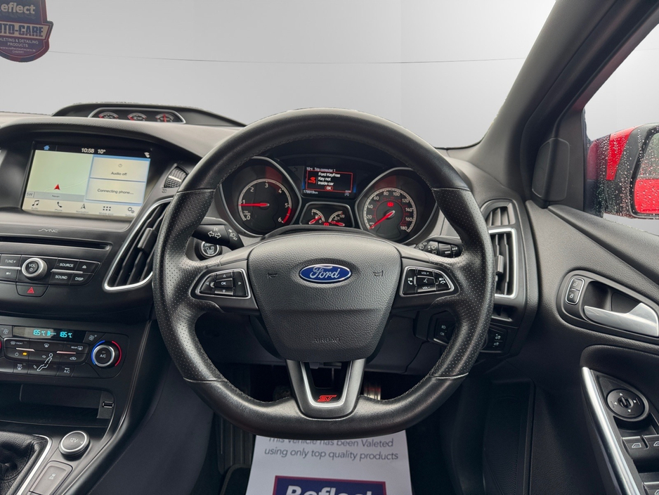 2018 Ford Focus - image 15