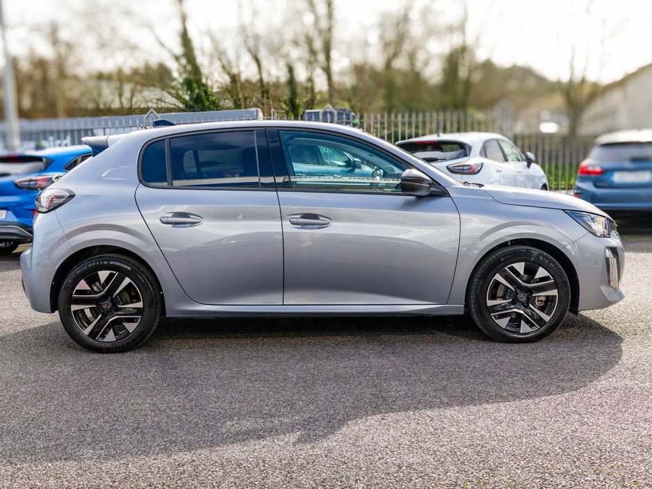 2025 Peugeot 208 - image 19