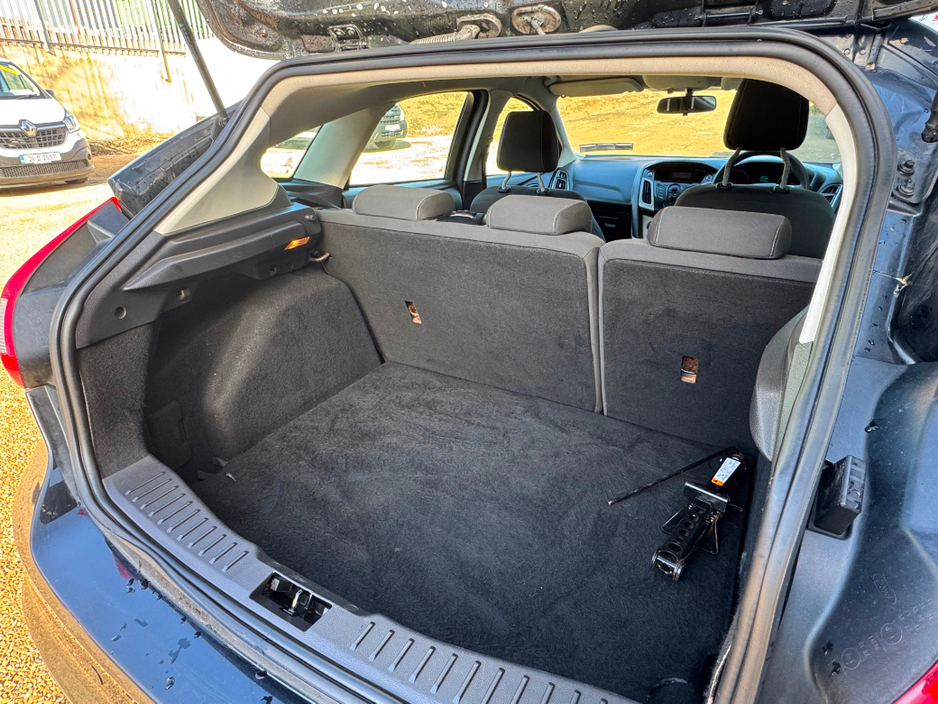 2012 Ford Focus - image 10