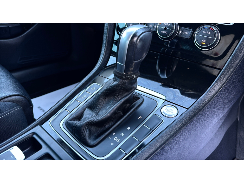 2016 Volkswagen Golf - image 19