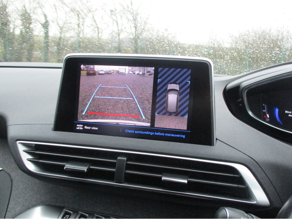 2018 Peugeot 3008 - image 3