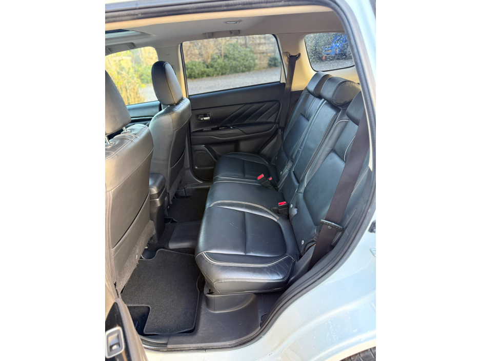 2017 Mitsubishi Outlander - image 19