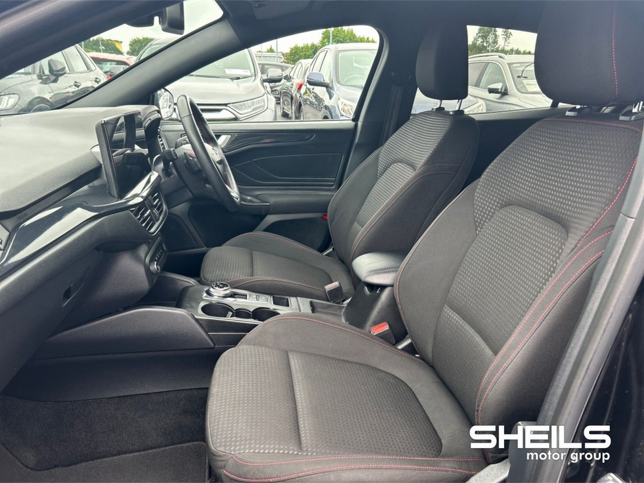 2022 Ford Focus - image 5