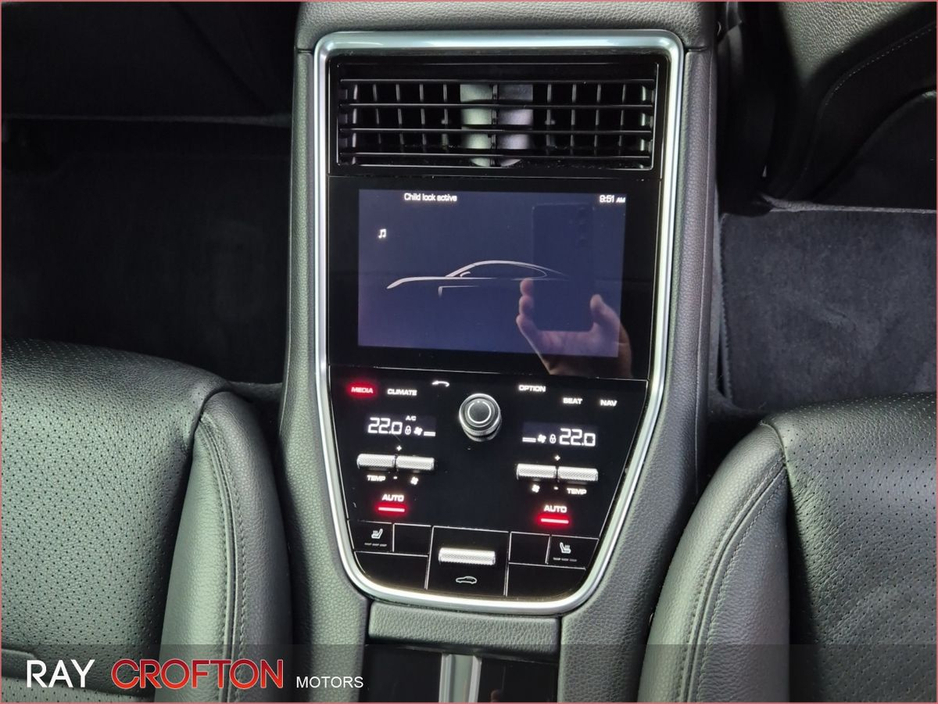 2018 Porsche Panamera Panamera 4 E Hybrid €59,950