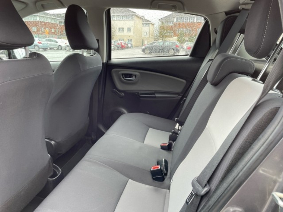 2020 Toyota Yaris - image 7