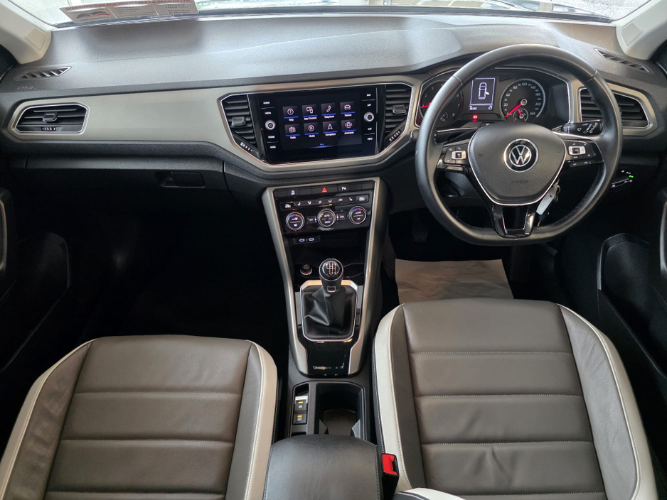 2022 Volkswagen T-Roc - image 11