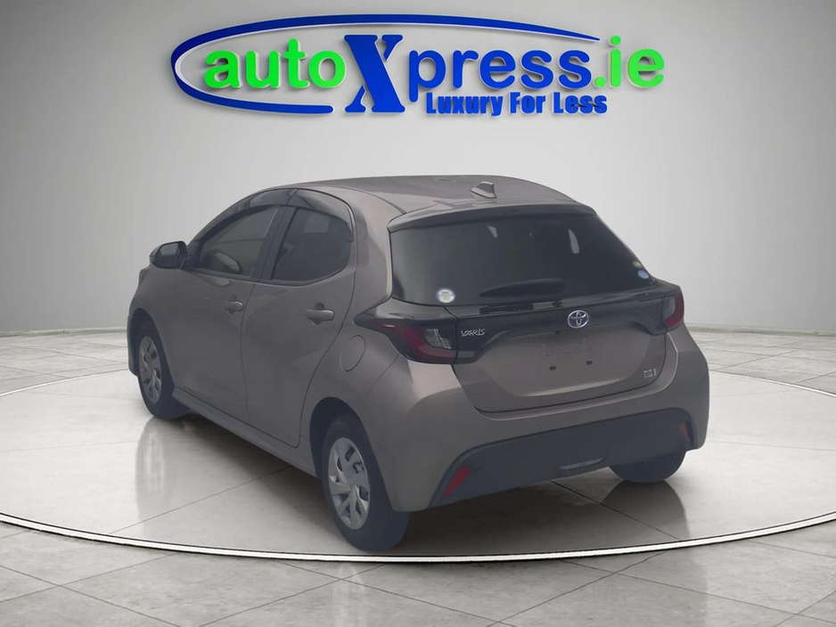 2020 Toyota Yaris - image 11