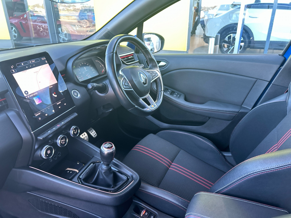 2022 Renault Clio - image 2