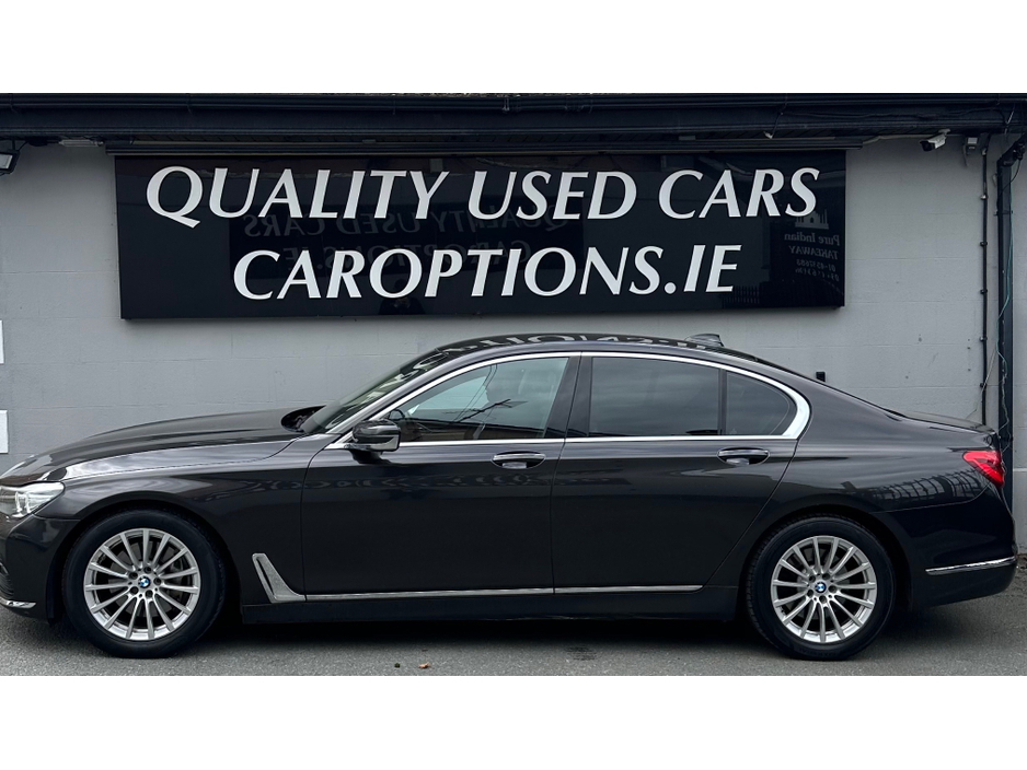 2016 BMW 7 Series - image 2