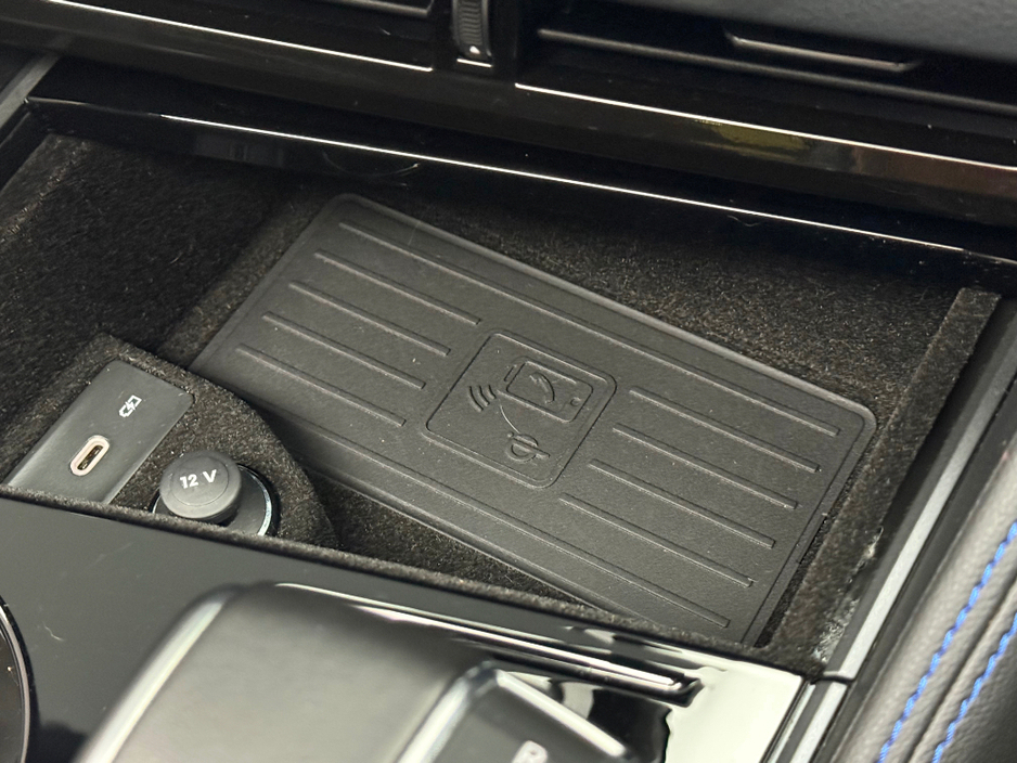 2025 Volkswagen Touareg - image 18