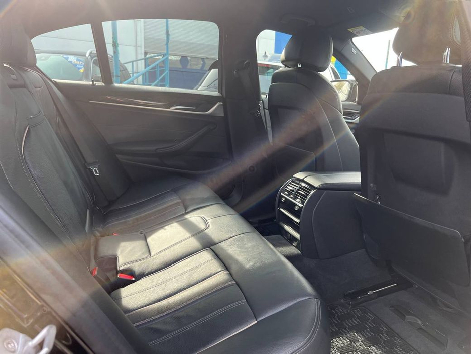 2019 BMW 5 Series - image 8