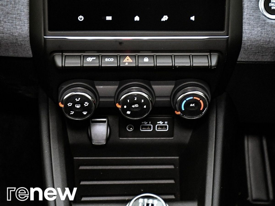 2025 Renault Clio - image 24