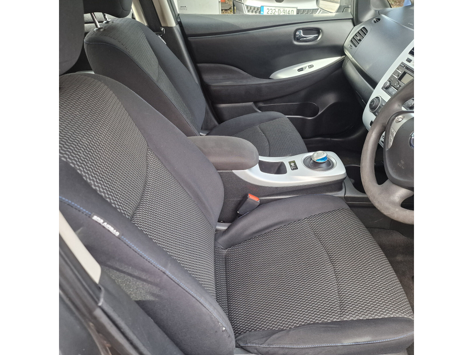 2015 Nissan Leaf - image 10