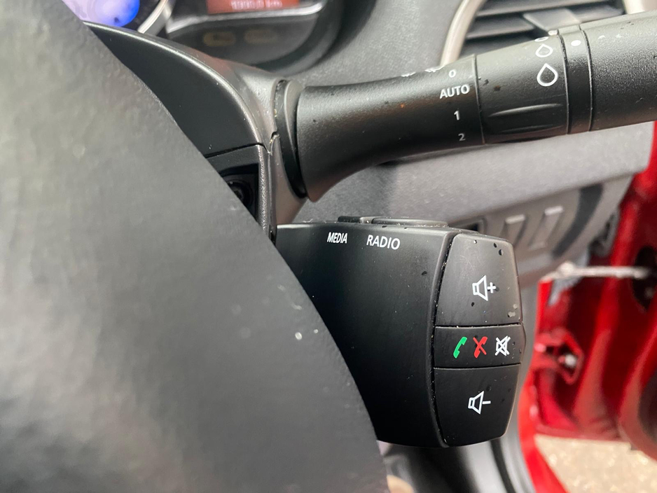 2015 Renault Fluence - image 3