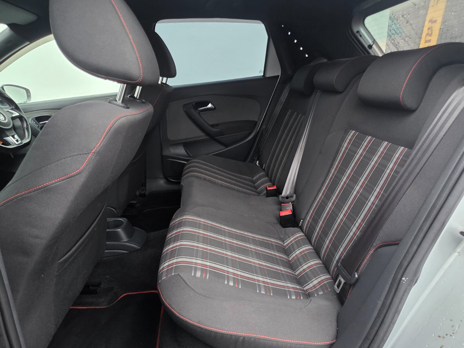 2012 Volkswagen Polo - image 17