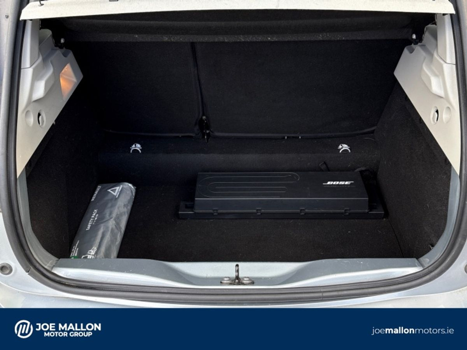 2020 Renault Zoe - image 13