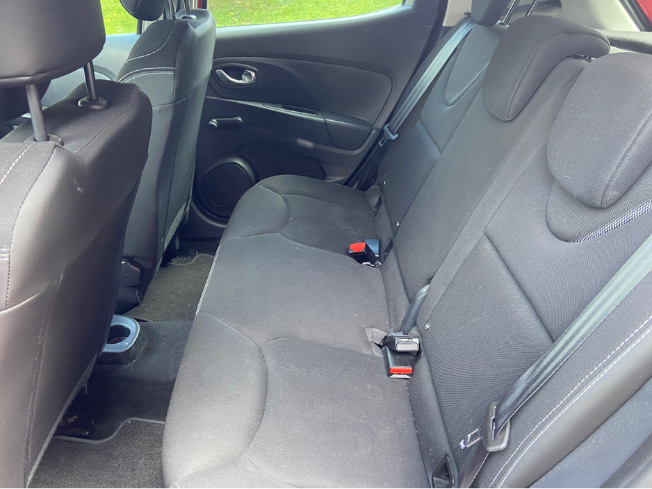 2015 Renault Clio - image 6