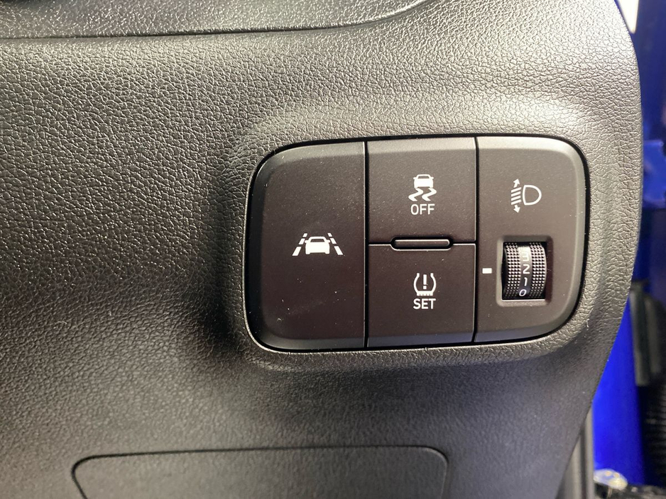 2023 Hyundai i10 - image 13