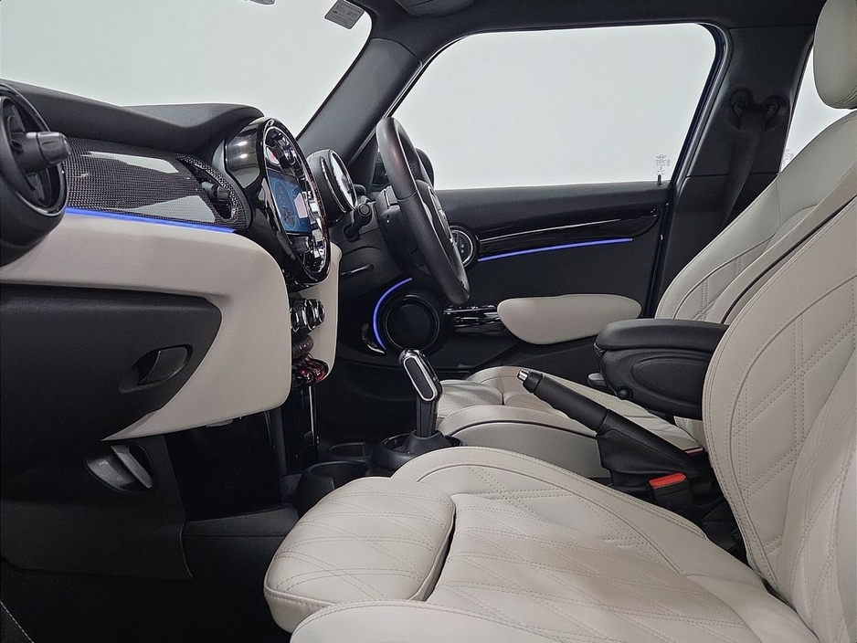 2022 MINI Hatch - image 7