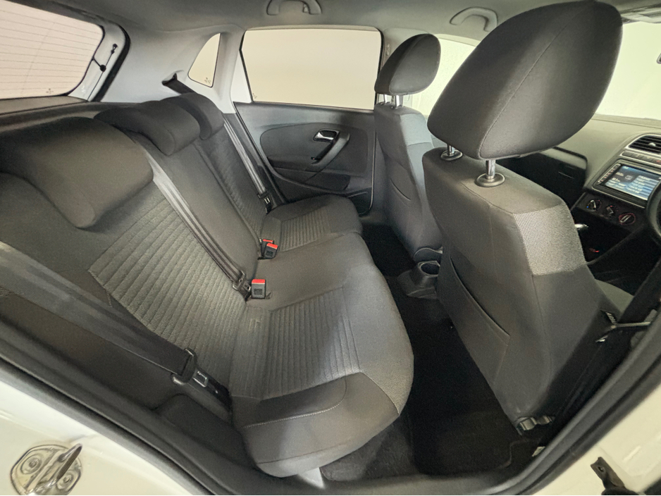 2013 Volkswagen Polo - image 8