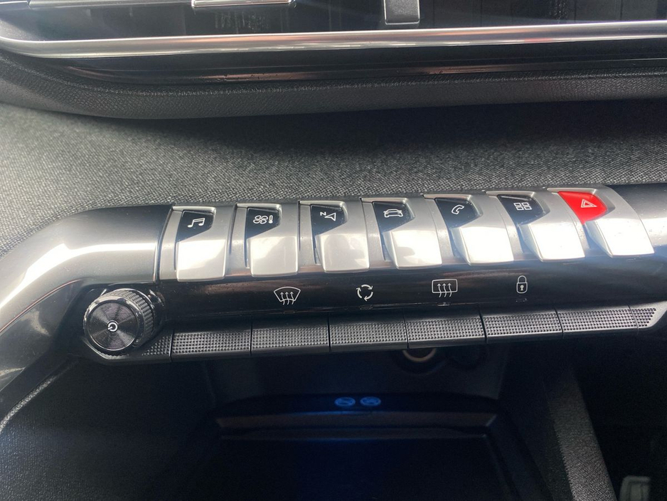 2021 Peugeot 3008 - image 21