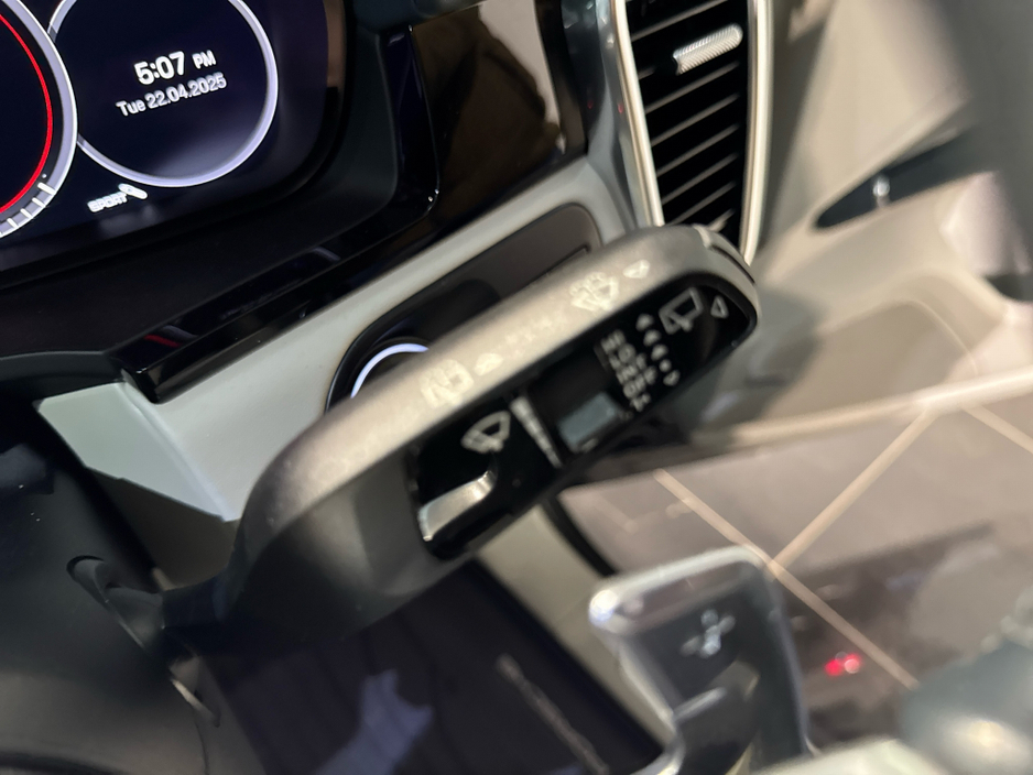 2022 Porsche Cayenne - image 18