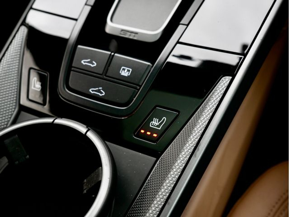 2022 Porsche 911 - image 29