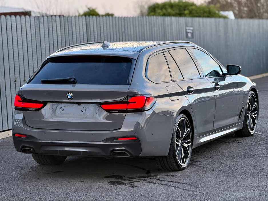 2022 BMW 5 Series - image 12