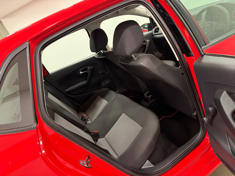 2013 Volkswagen Polo - image 15