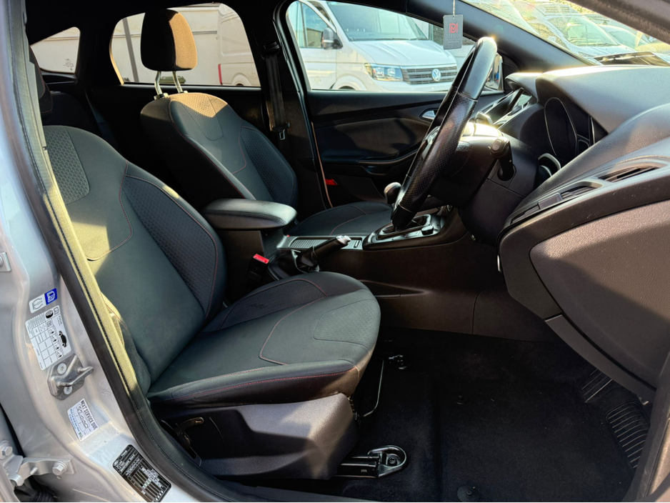 2018 Ford Focus - image 9