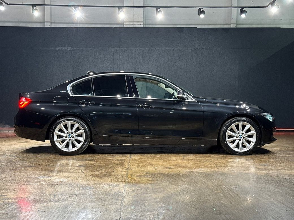 2016 BMW 3 Series - image 2