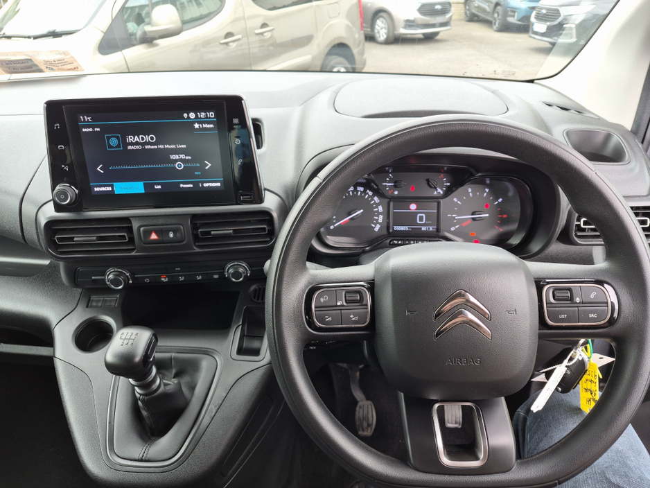 2023 Citroen Berlingo - image 8