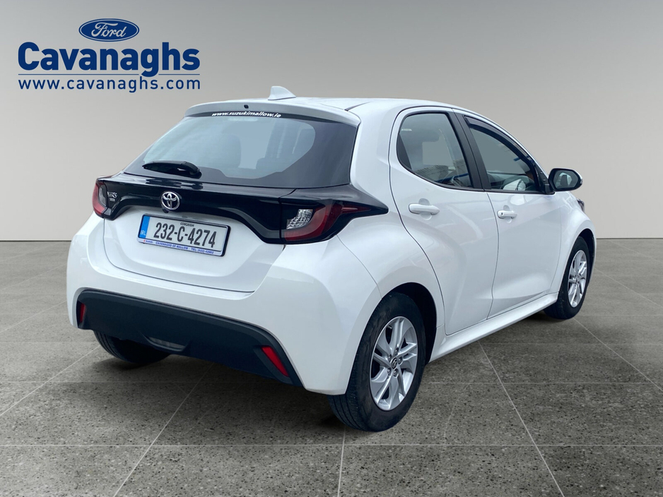 2023 Toyota Yaris - image 4