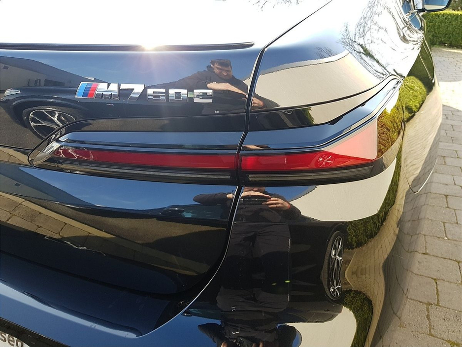 2025 BMW 7 Series - image 18