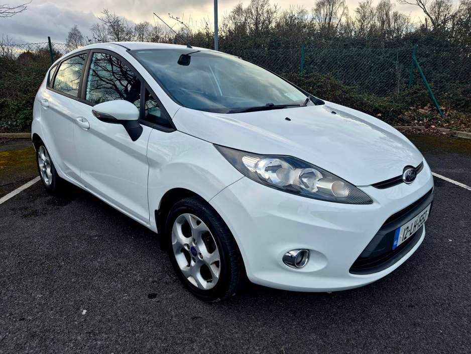 2012 Ford Fiesta - image 10