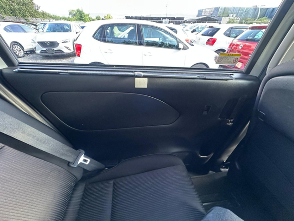 2016 Nissan Serena - image 12