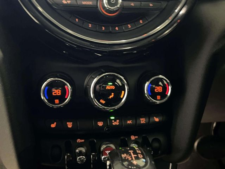 2016 MINI Cooper 1.2 Automatic, Reversing camera €13,895