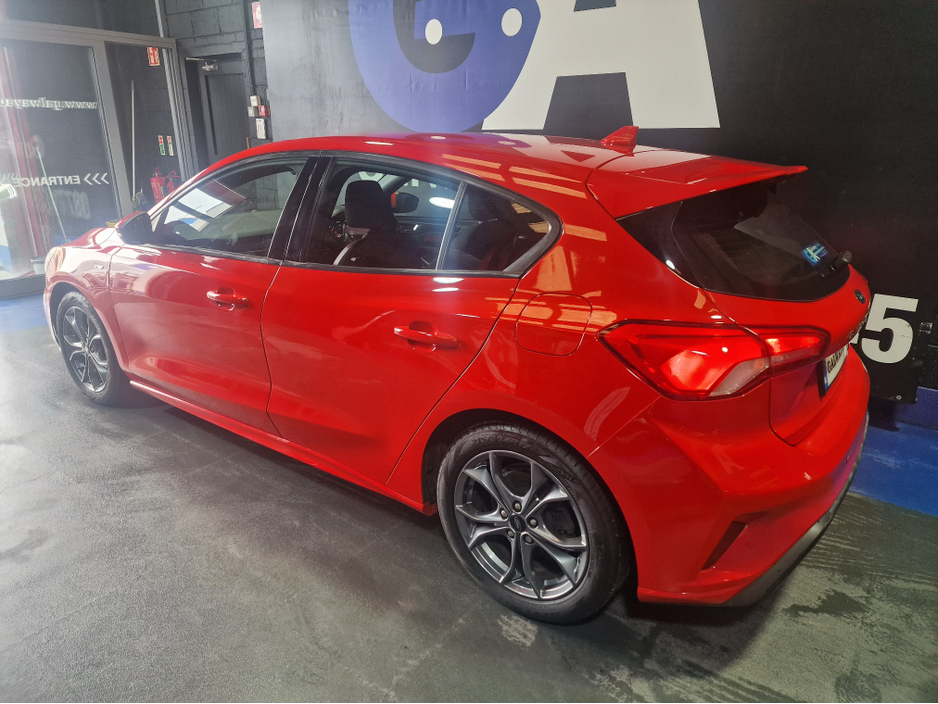 2019 Ford Focus - image 5