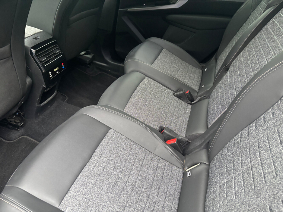 2025 Peugeot 5008 - image 10