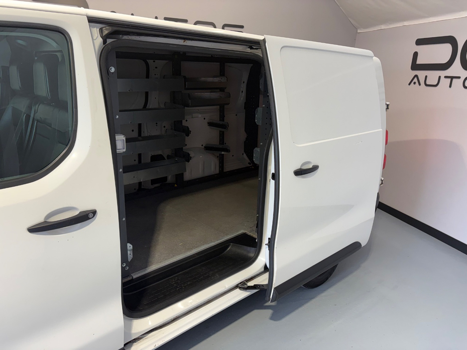 2019 Citroen Dispatch - image 10