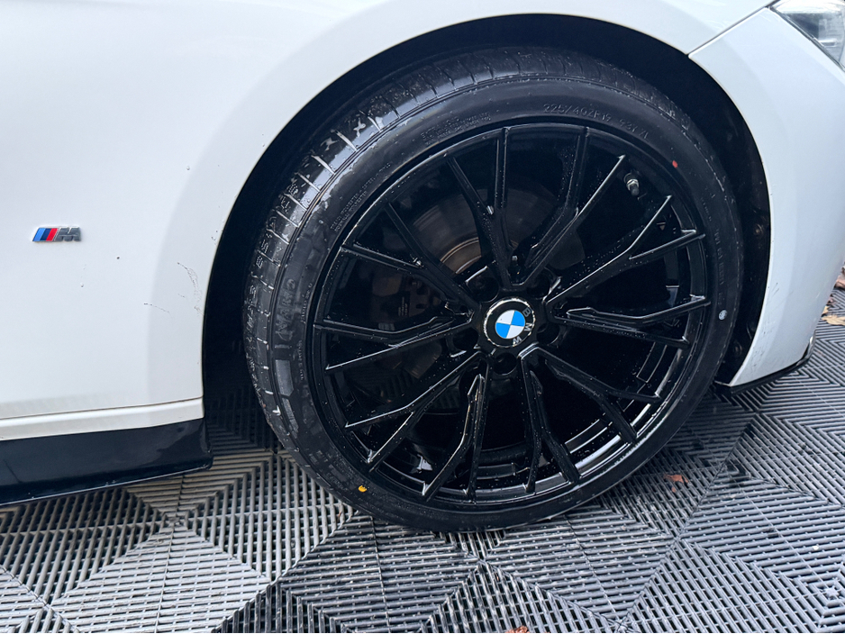 2018 BMW 3 Series 330e M SPORT F30 252HP AUTO Sunroof & Red Leather €20,995