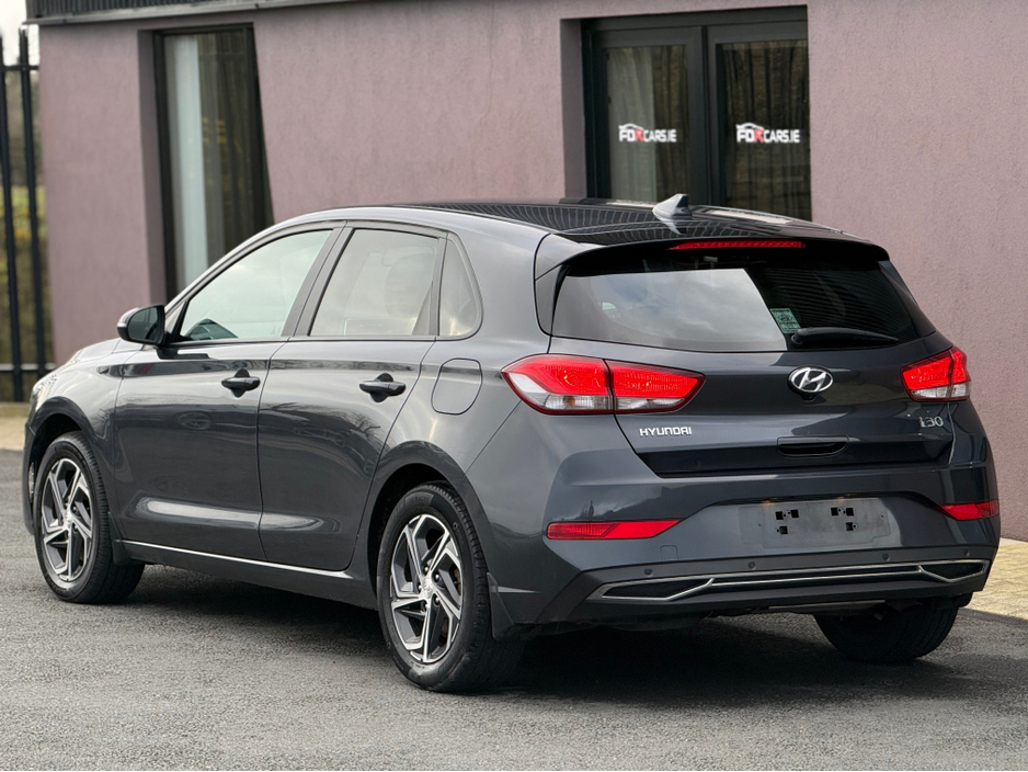 2022 Hyundai i30 - image 12