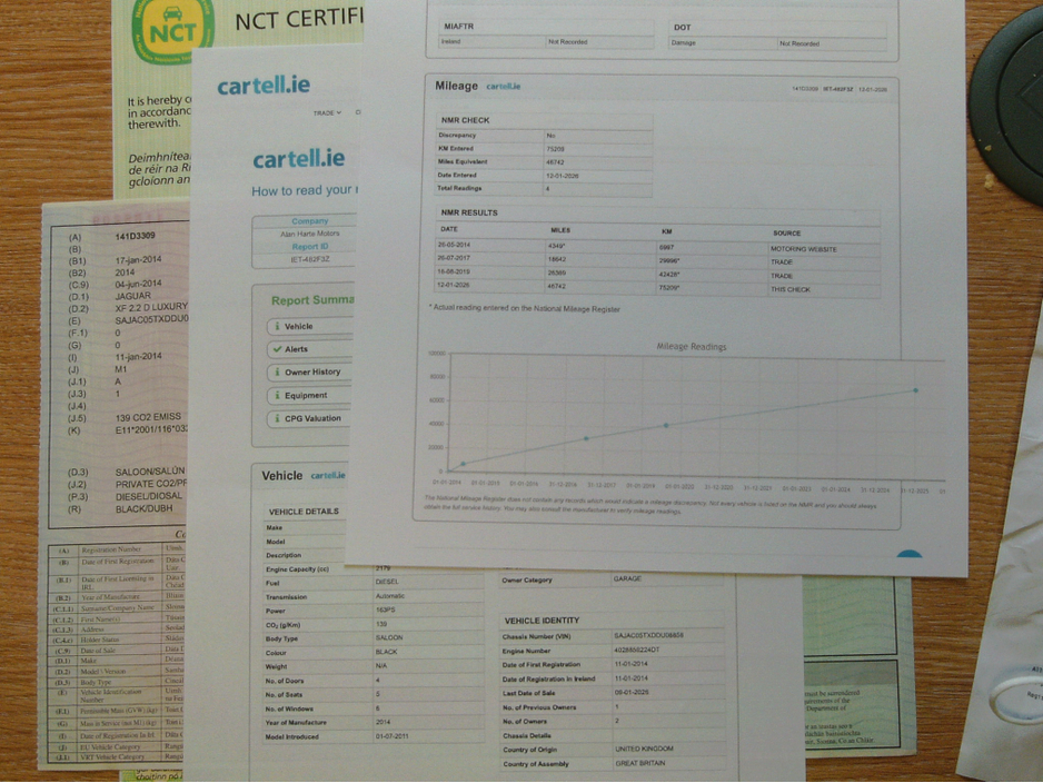 2014 Jaguar XF - image 27