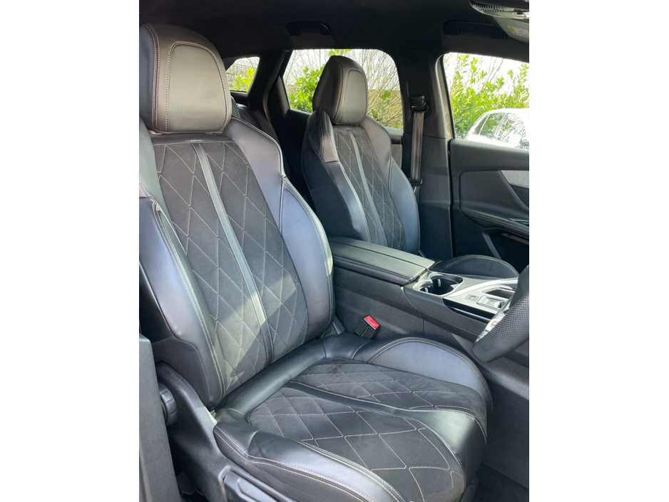 2018 Peugeot 3008 - image 9