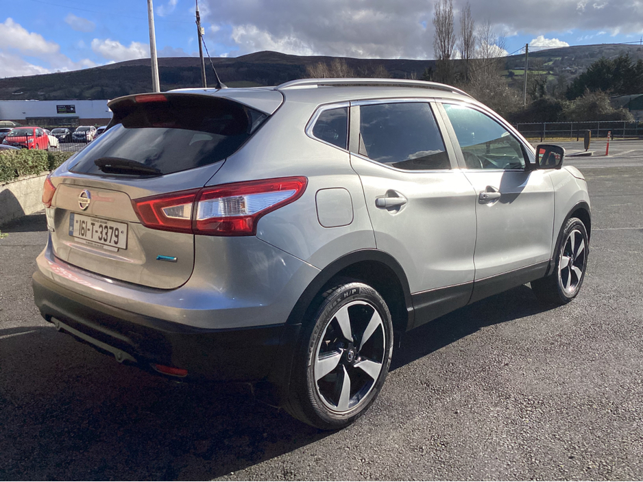2016 Nissan Qashqai - image 4