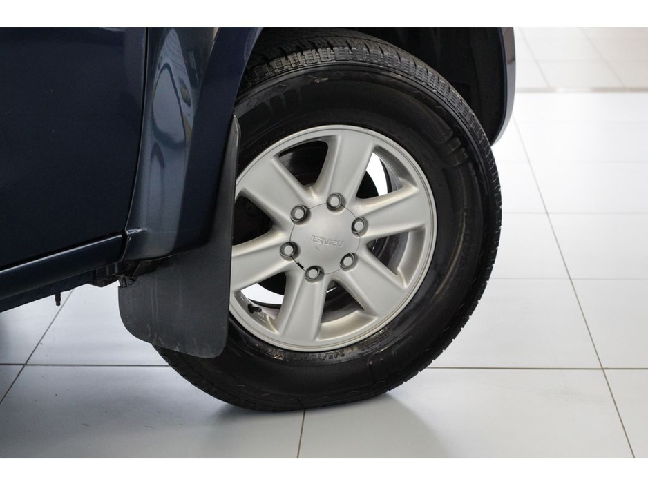 2017 Isuzu D-MAX - image 11