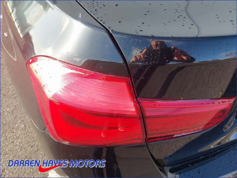 2016 BMW 3 Series - image 23