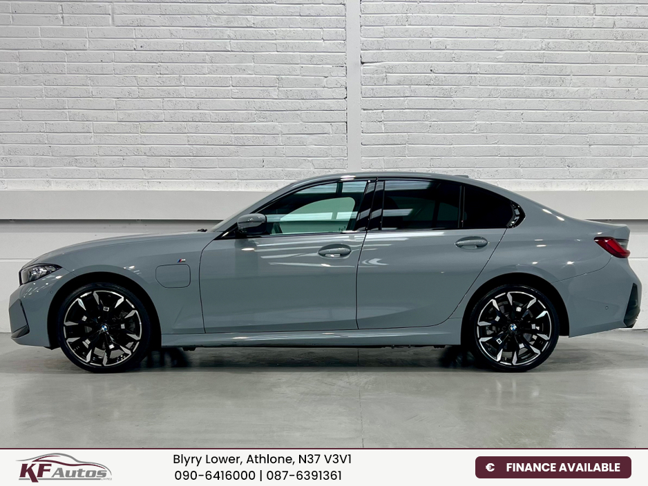 2025 BMW 3 Series - image 4